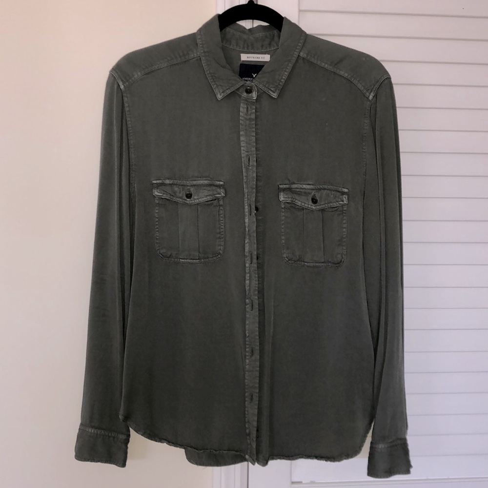American Eagle BoyfriendFit Button Down